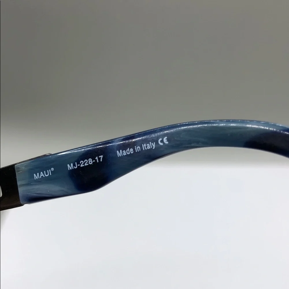 Maui Jim Shark Pit MJ-228-17 Polarized Sunglasses Gray Silver